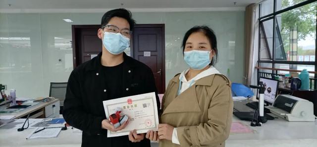 【推進雙“一號工程”】最新！鉛山新開辦企業(yè)進入“零費用”刻章時代