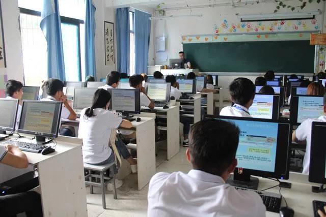 什么職業(yè)最賺錢 適合男生的專業(yè)有哪些（什么專業(yè)最賺錢_男生）