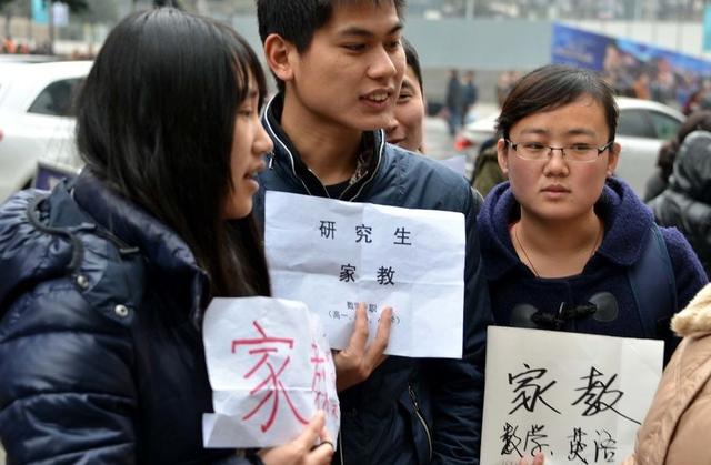 大學(xué)學(xué)校擺攤做什么生意好（在大學(xué)擺攤哪種生意好）