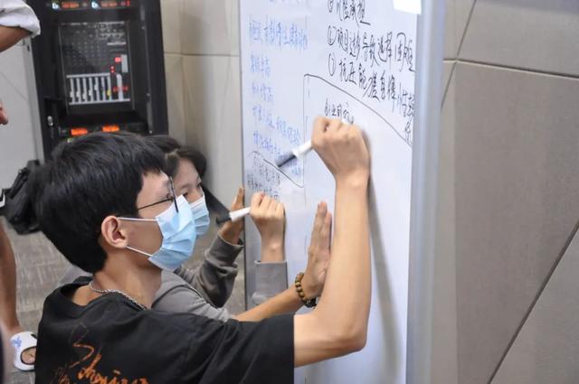大學(xué)生創(chuàng)業(yè)畫(huà)布作業(yè)模板，大學(xué)生創(chuàng)業(yè)畫(huà)布作業(yè)模板知乎？