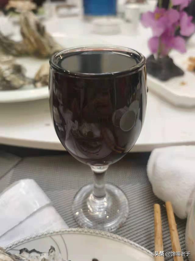 適合發(fā)朋友圈酒杯照片，喝酒發(fā)朋友圈的配圖_酒杯？