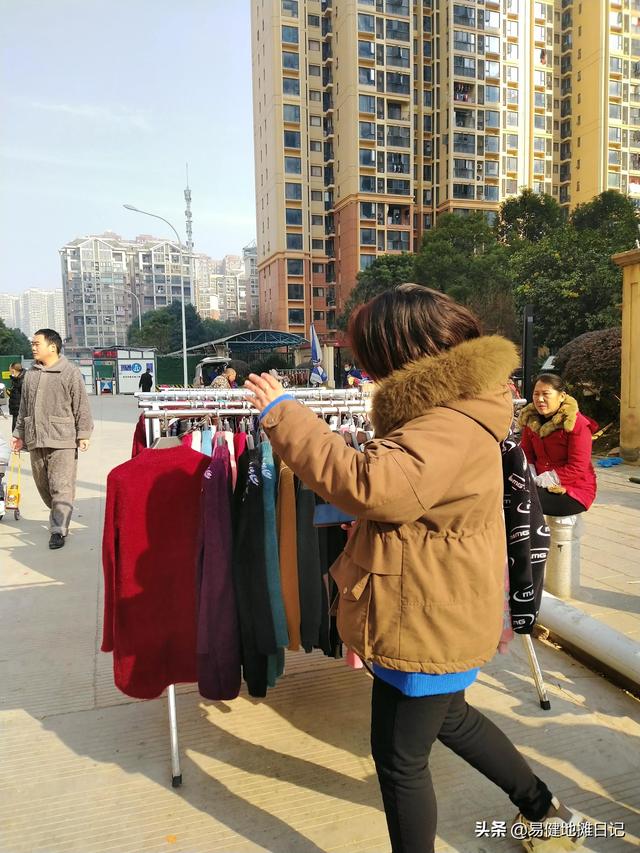 用小汽車擺攤適合做什么生意賺錢（適合小轎車的擺攤生意）
