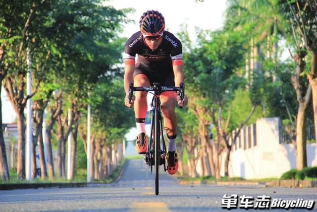 騎自行車發(fā)朋友圈短句子幽默，騎自行車時發(fā)朋友圈短句？