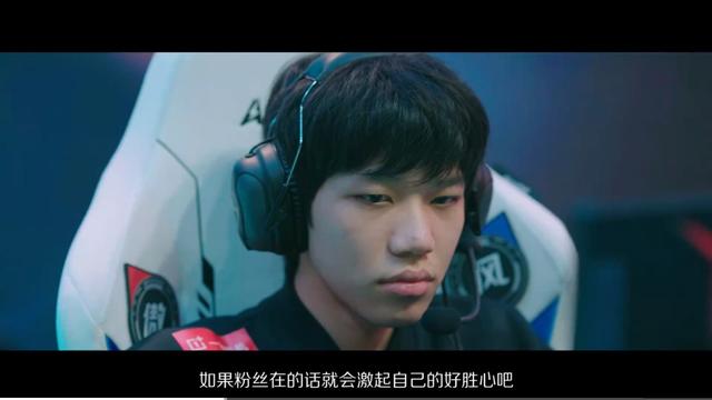Uzi不要命式解說火了！直播火力全開，觀眾被洗腦，完事直接洗澡