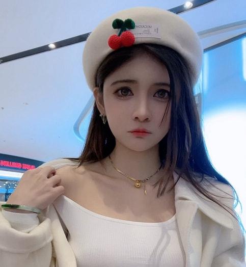 狗頭蘿莉直播訴苦，賺不到學(xué)費(fèi)只能找人包養(yǎng)，揚(yáng)言這是唯一的路