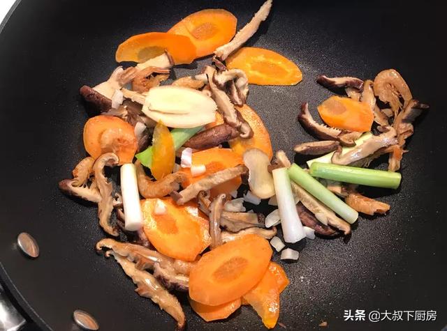鮮蝦粉絲煲的家常做法，蝦仁粉絲煲的家常做法？