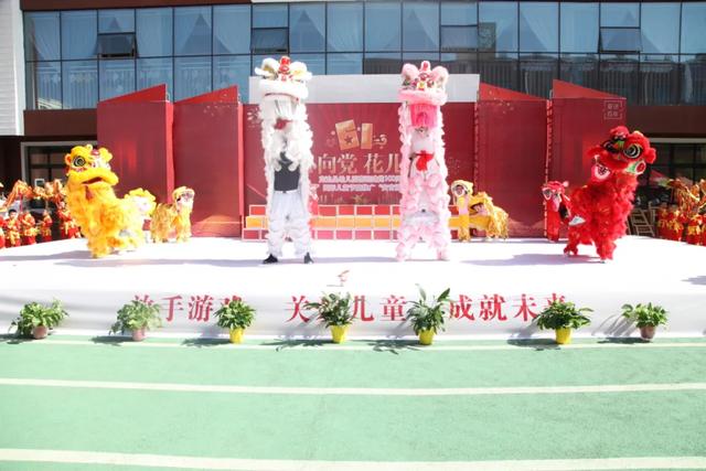 幼兒園簡介廣告宣傳圖片，幼兒園簡介宣傳欄內(nèi)容圖片