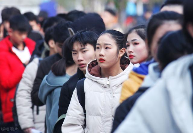 男孩抖音名字怎么寫吸引人，抖音簡介怎么寫吸引人男？