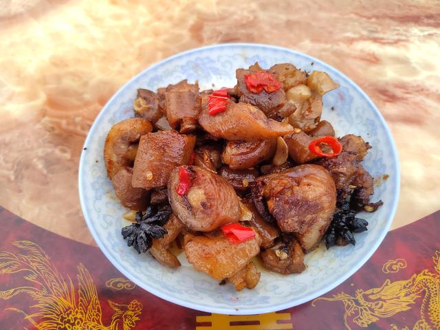 中午發(fā)什么朋友圈吸引人，中午發(fā)朋友圈句子簡(jiǎn)單？