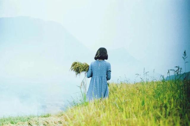 高情商女人發(fā)朋友圈的句子怎樣說這些看不起我的句子，情商高的女人發(fā)朋友圈說說？