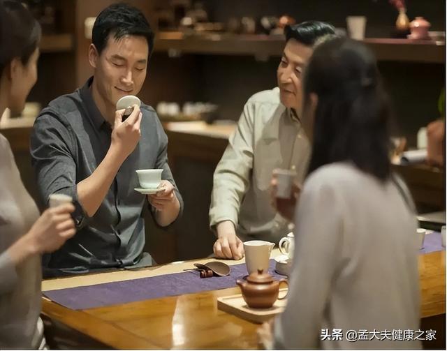 喝茶的禁忌 喝茶七大禁忌，喝茶的正確方法和技巧與禁忌？