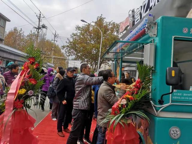 一個(gè)人單干暴利項(xiàng)目地?cái)偸謾C(jī)鍍膜，一個(gè)人單干暴利項(xiàng)目服裝？