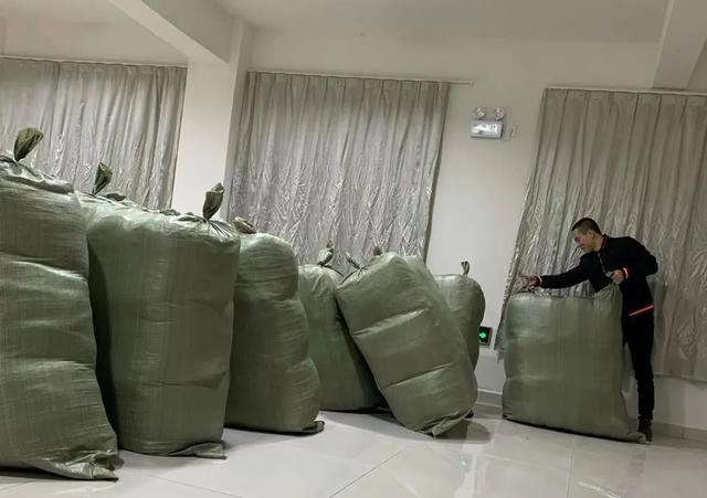 女生開直播賺錢嗎（女生做什么直播掙錢）