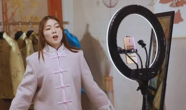 淘寶女模特拍照姿勢（淘寶女模特最火的是誰）