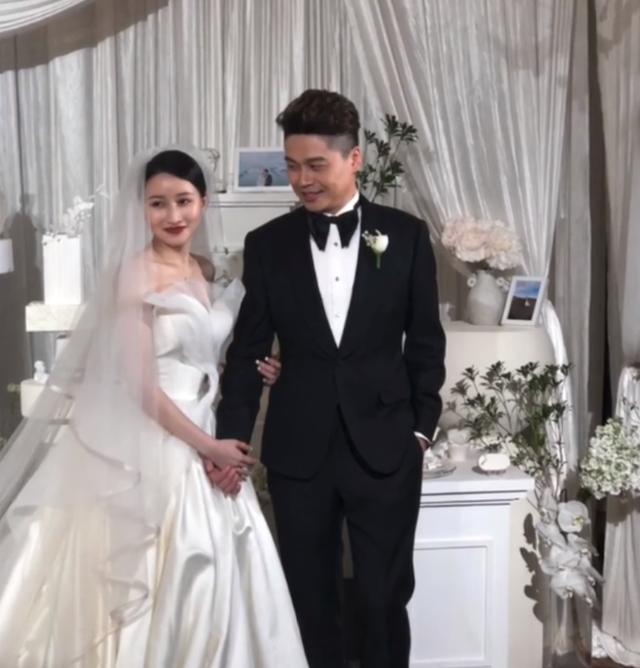 曉莉和沈濤的結(jié)婚照片（沈濤和曉莉是什么關(guān)系）