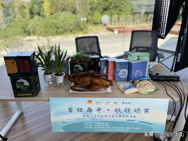 小團(tuán)團(tuán)直播間，小團(tuán)團(tuán)直播間和平小店？