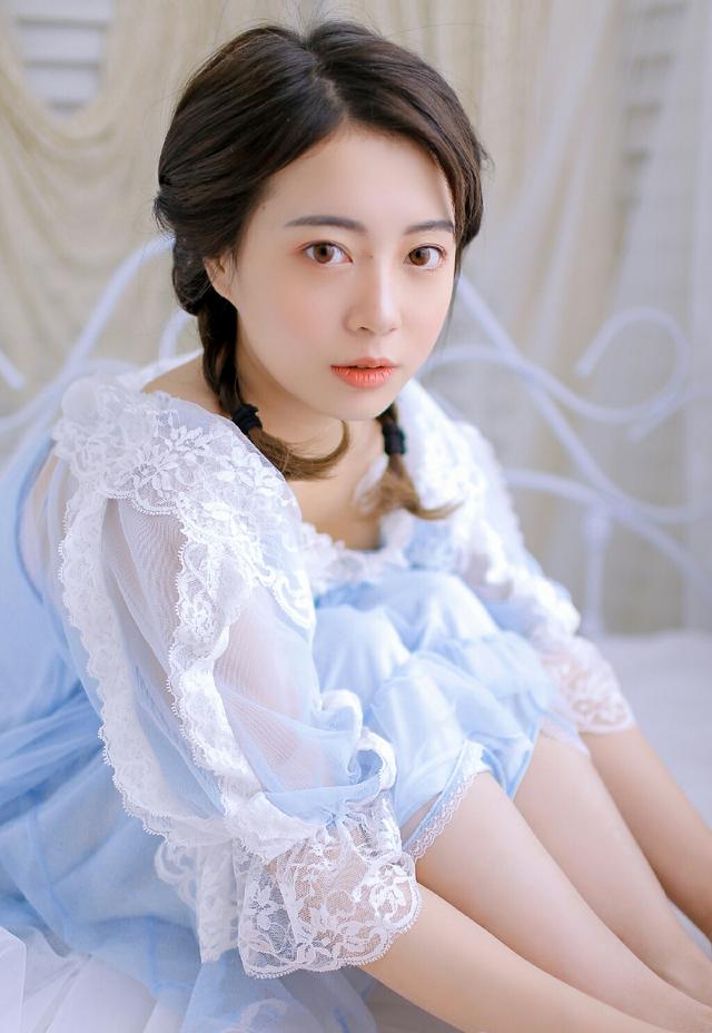 男人發(fā)朋友圈吸引女生的句子，男人發(fā)朋友圈吸引女生什么意思？