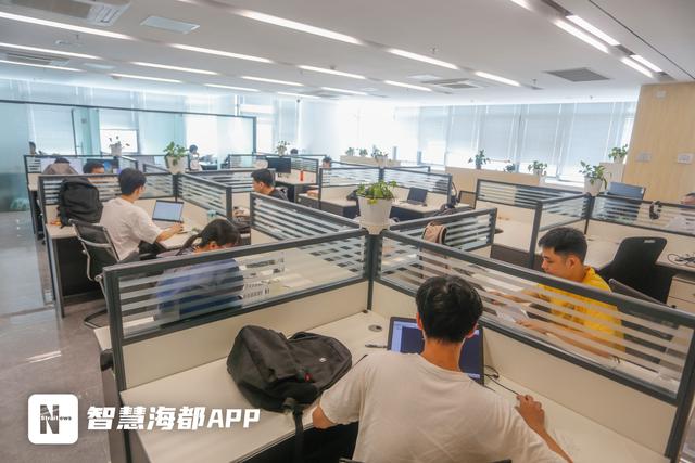 大學(xué)生創(chuàng)業(yè)成功案例人物ppt（大學(xué)生創(chuàng)業(yè)成功案例人物400字）