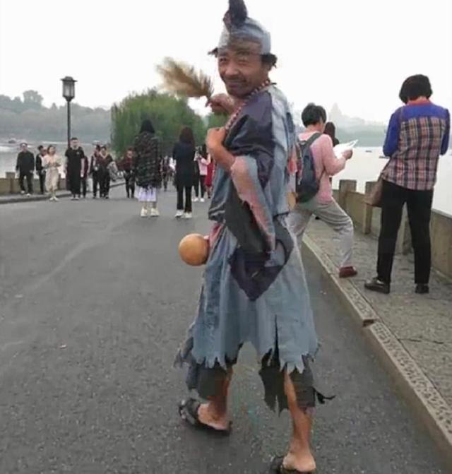 徒步西藏直播靠什么掙錢的呢（徒步西藏直播靠什么掙錢的呀）
