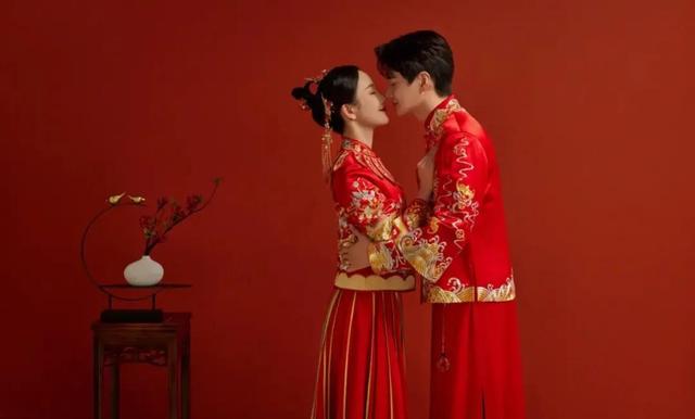 022領(lǐng)結(jié)婚證發(fā)朋友圈文案，證婚詞2022簡(jiǎn)短？"
