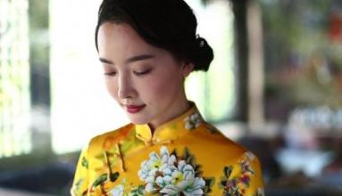 先帝創(chuàng)業(yè)未半而中道崩殂是什么文章，先帝創(chuàng)業(yè)未半而中道崩殂,今天下三分,益州疲弊翻譯朗讀