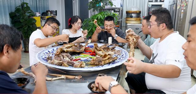 00萬的粉絲吃播一場能賺多少錢（吃播能賺多少錢）"