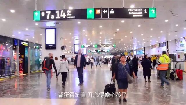 適合海邊的句子發(fā)朋友圈短句搞笑，適合在海邊發(fā)朋友圈的句子？