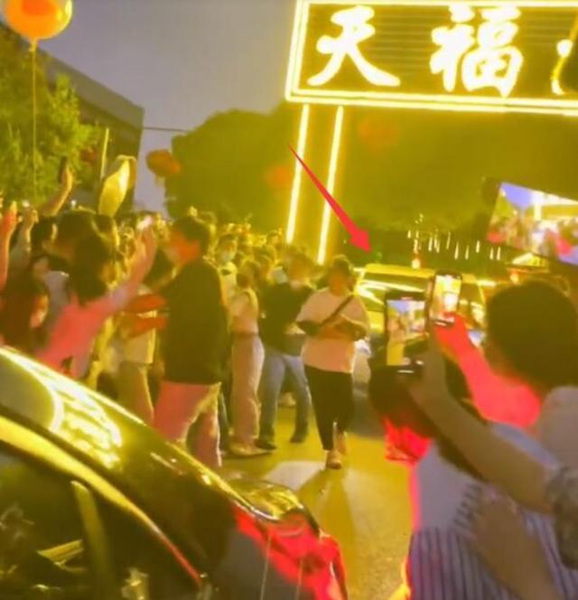 明星跟粉絲結(jié)婚，跟粉絲結(jié)婚的明星？