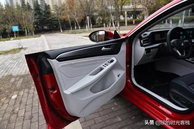 喜提新車朋友圈怎么發(fā)圖片，喜提新車朋友圈怎么發(fā)圖片呢？
