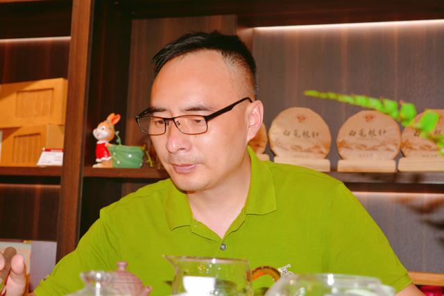 三兩好友聚餐文案（發(fā)小聚會朋友圈文案）