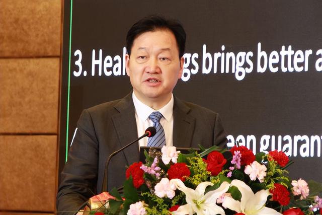 7歲怎樣創(chuàng)業(yè)，16歲怎么賺錢(qián)白手起家？"