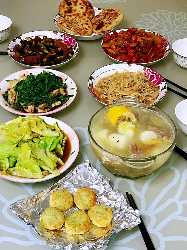 忙到這個點才吃晚飯的朋友圈說說搞笑，忙到這個點才吃晚飯的朋友圈說說怎么發(fā)？