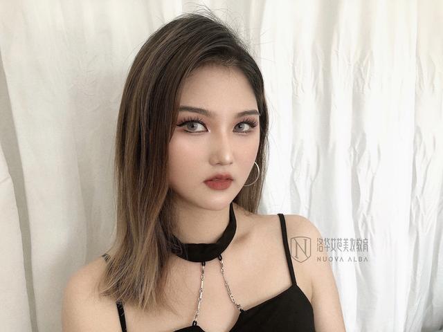 美甲培訓(xùn)班要多少錢一個(gè)月（一般學(xué)美甲多少錢）