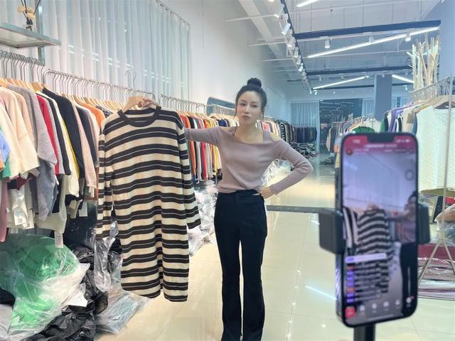 女生開直播賺錢嗎（女生做什么直播掙錢）