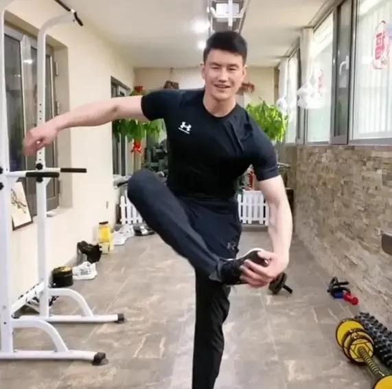 嘎子的抖音，抖音上有個(gè)簡(jiǎn)單哥是干什么的？