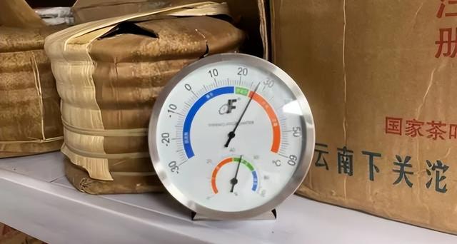 普洱茶經(jīng)期間能喝嗎（普洱生茶的保質(zhì)期一般是多久）