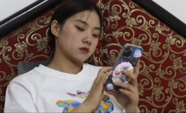 女生網(wǎng)上怎么賺錢（女生聊天賺錢的平臺）