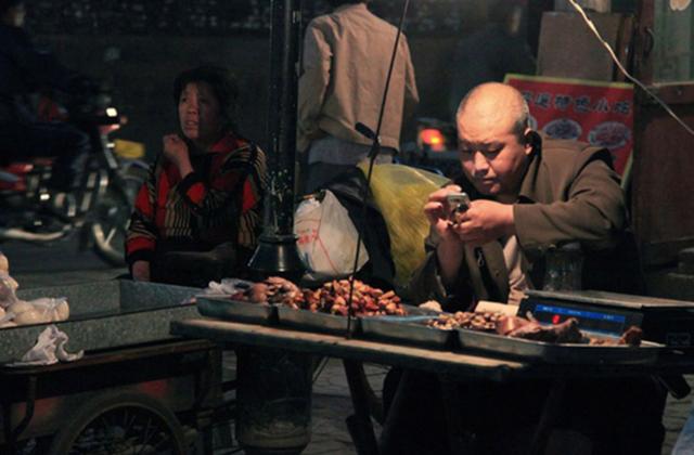賣(mài)什么東西成本小賺錢(qián)多網(wǎng)店（網(wǎng)上賣(mài)什么東西比較賺錢(qián)）