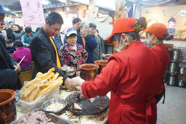 餐飲開店怎么吸引顧客十個(gè)妙招（開餐館怎么吸引顧客）