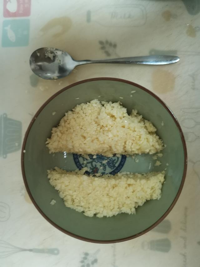 蝦仁粉絲蒜蓉做法大全圖解視頻，蝦仁粉絲蒜蓉做法大全圖解圖片？