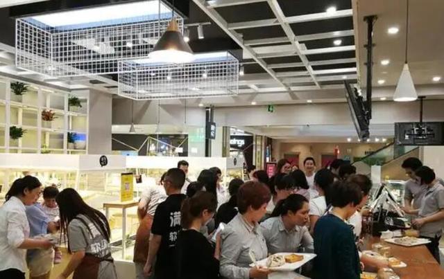 現(xiàn)在開蛋糕店賺錢嗎女生，開蛋糕店賺錢嗎？