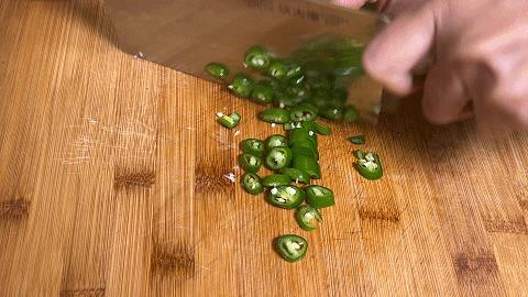 蒜蓉粉絲蒸蝦怎么做，蒜蓉粉絲蒸蝦怎么做好吃又簡單？
