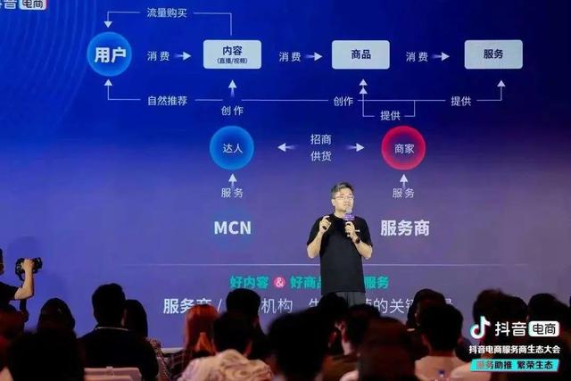 直播電商和傳統(tǒng)電商的區(qū)別和聯(lián)系方式（直播電商與傳統(tǒng)電商的區(qū)別）