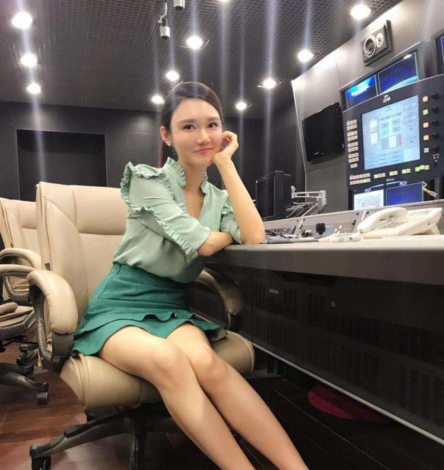 中央電視臺(tái)新聞直播間女主持人名單及照片，新聞直播間女主持人名單及照片2021