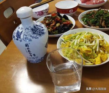 喝酒的朋友圈文案畢業(yè)，喝酒的朋友圈文案短句？