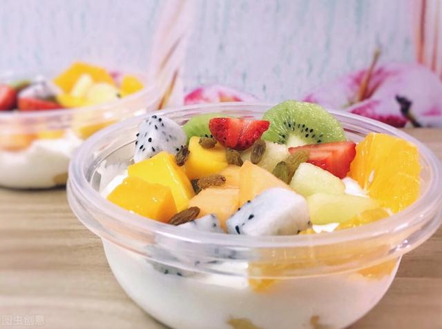 自己創(chuàng)業(yè)開奶茶店多少錢一個(gè)月，自己創(chuàng)業(yè)開奶茶店多少錢一個(gè)月合適？