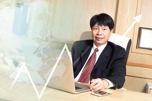 很多老板把小三安排在公司前臺上班（很多老板把小三安排在公司前臺工作）