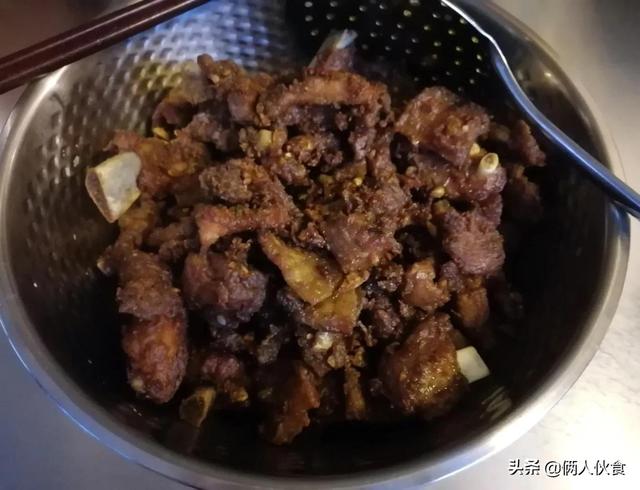 曬自己做的菜發(fā)朋友圈的幽默句，自己做菜發(fā)朋友圈配文字幽默說說？