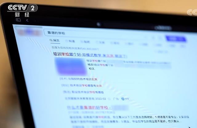 15晚會(huì)：網(wǎng)紅直播很羞恥，老壇酸菜很惡心，一幕幕看著背后發(fā)涼"