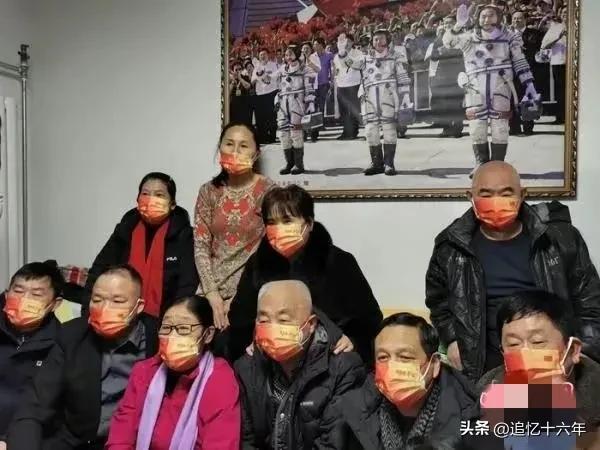 航天員出艙直播視頻大全，航天員出艙直播視頻回放？